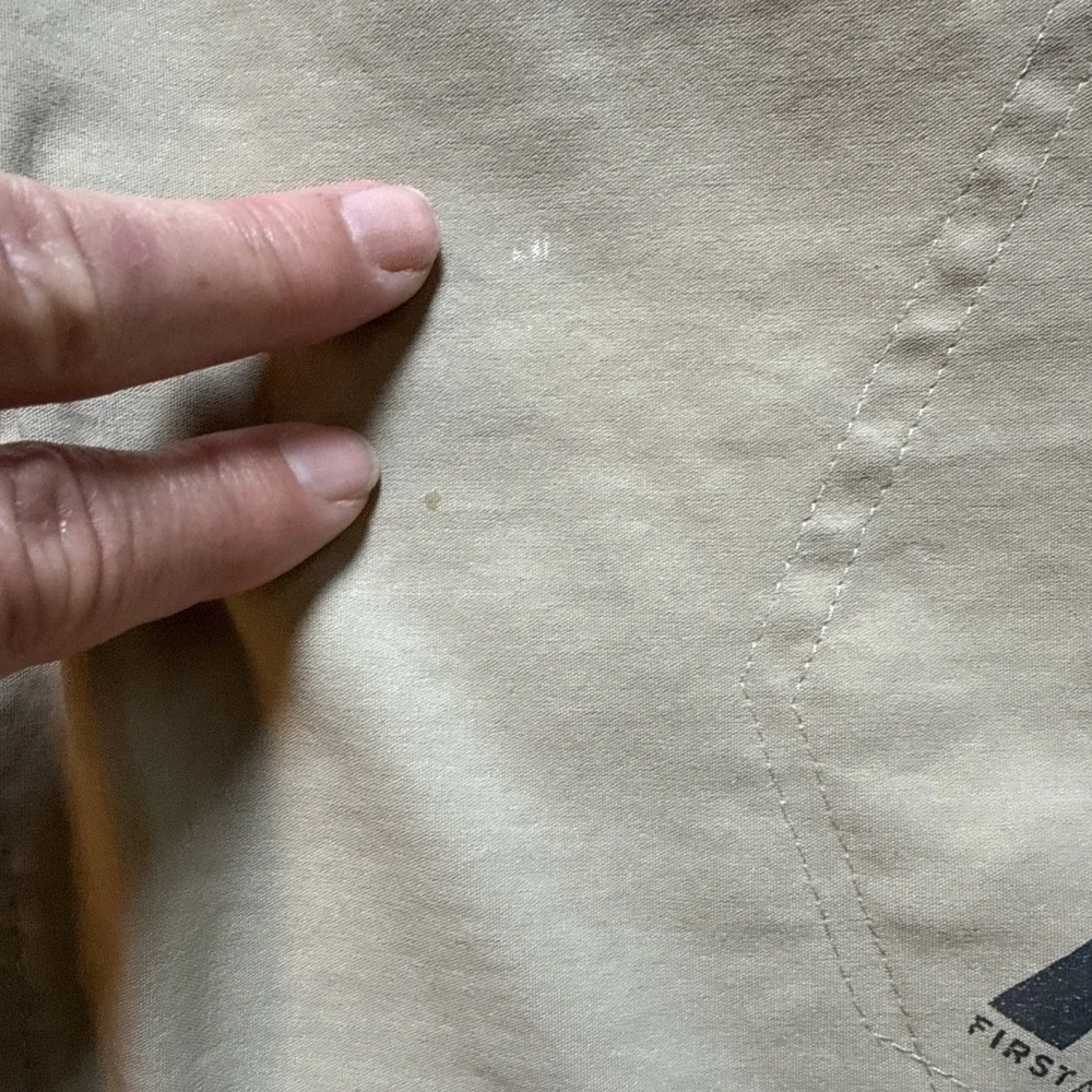 Eddie Bauer Short Mens 42 First Ascent Guide Pro Hiking Stretch Zip Cargo Beige